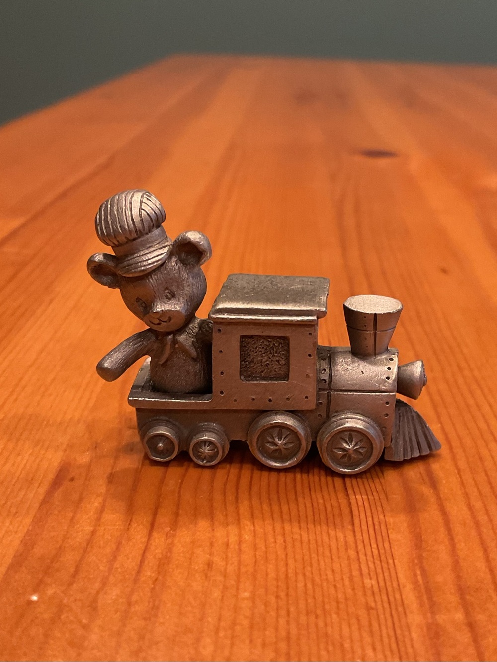 PEWTER TEDDYBEAR ON TRAIN VINTAGE 1986 SPOONTIQUES FIGURINE NEW BABY COLLECTIBLE